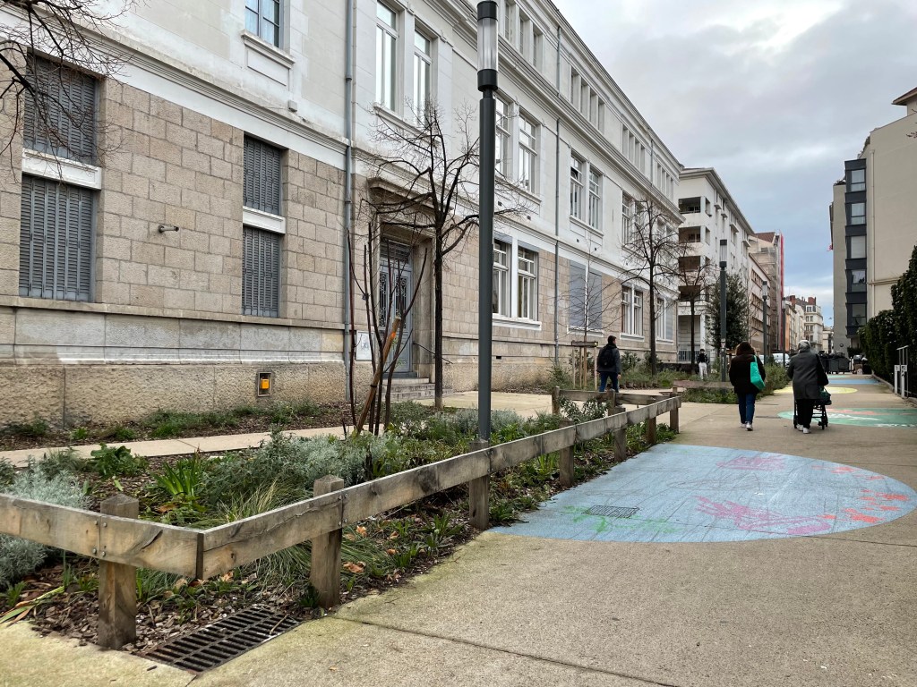 Rue aux enfants, à Lyon